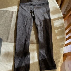 Dark grey/black chevron lululemon leggings